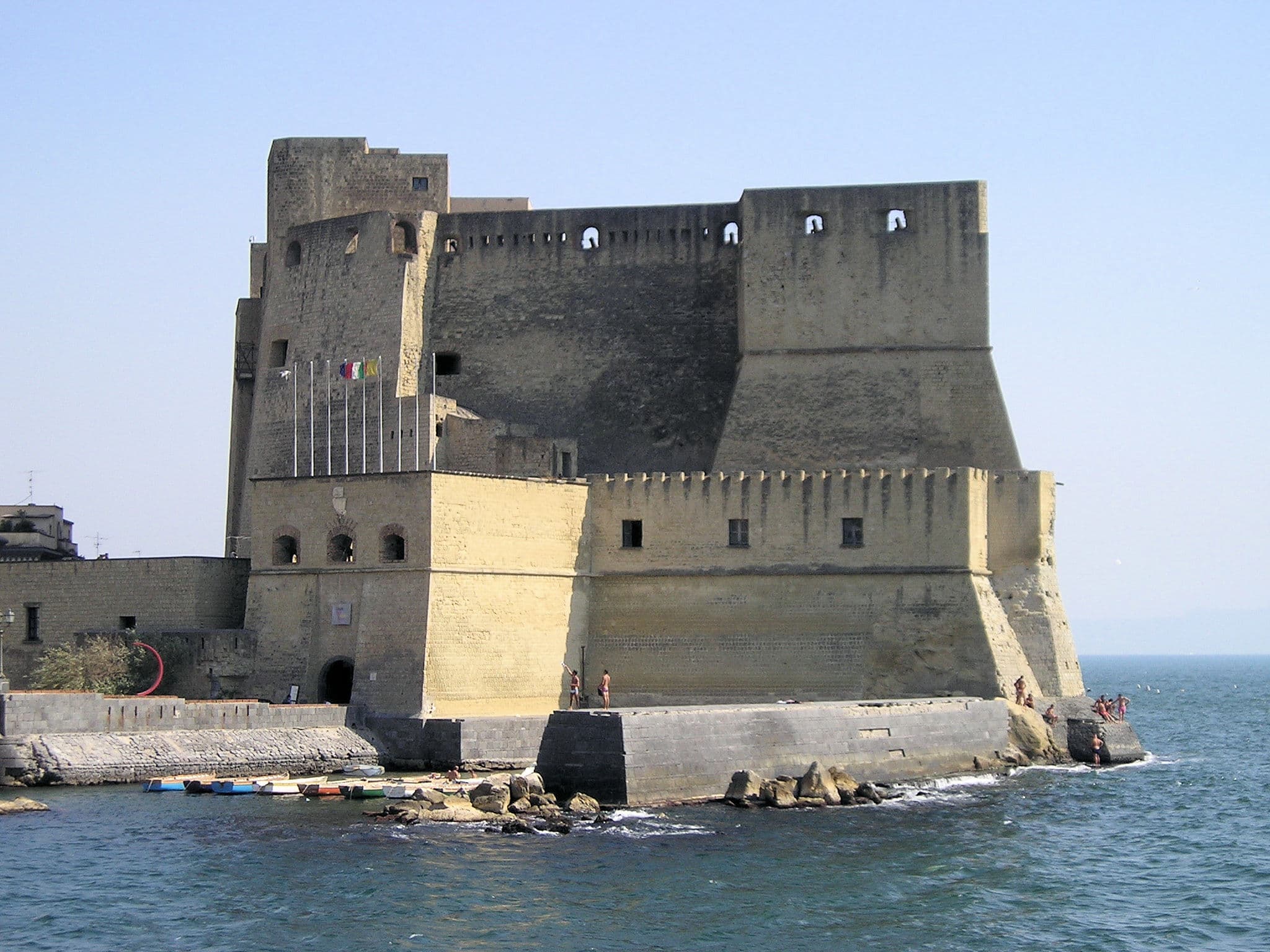Castel dell'Ovo nel golfo di Napoli