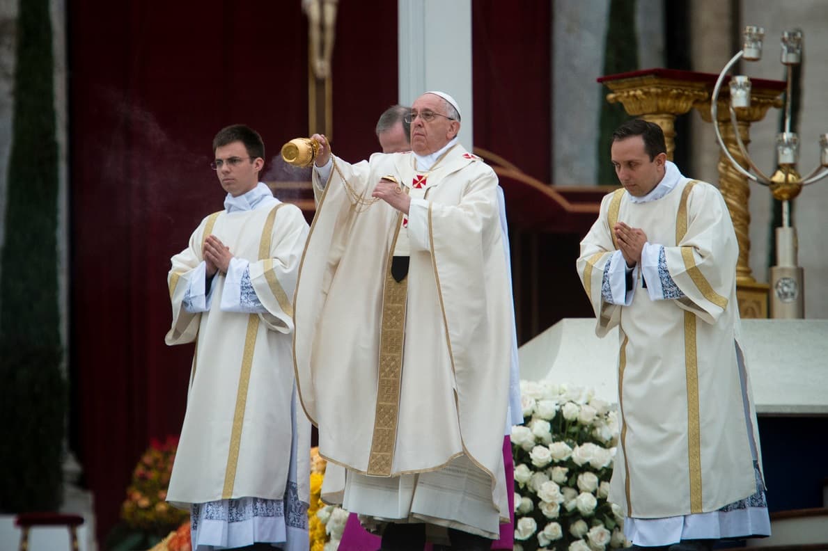 Le pape François célébrant la canonisation de Jean XXIII et Jean-Paul II en 2014