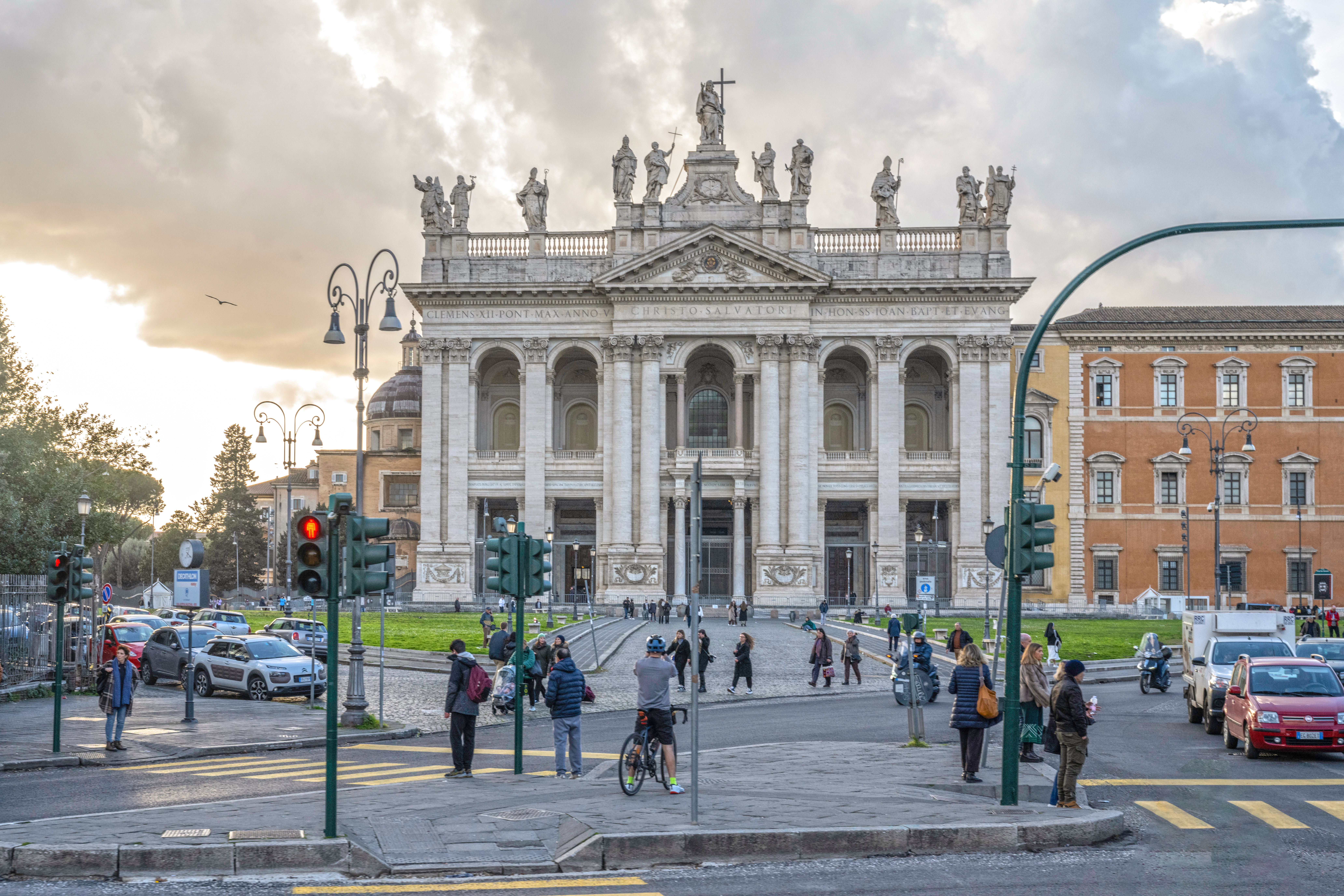 Fassade der Erzbasilika San Giovanni in Laterano in Rom