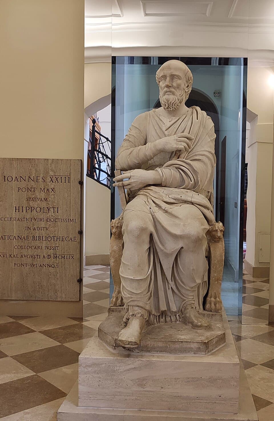 Sitzende Marmorstatue des heiligen Hippolyt in der Vatikanischen Bibliothek