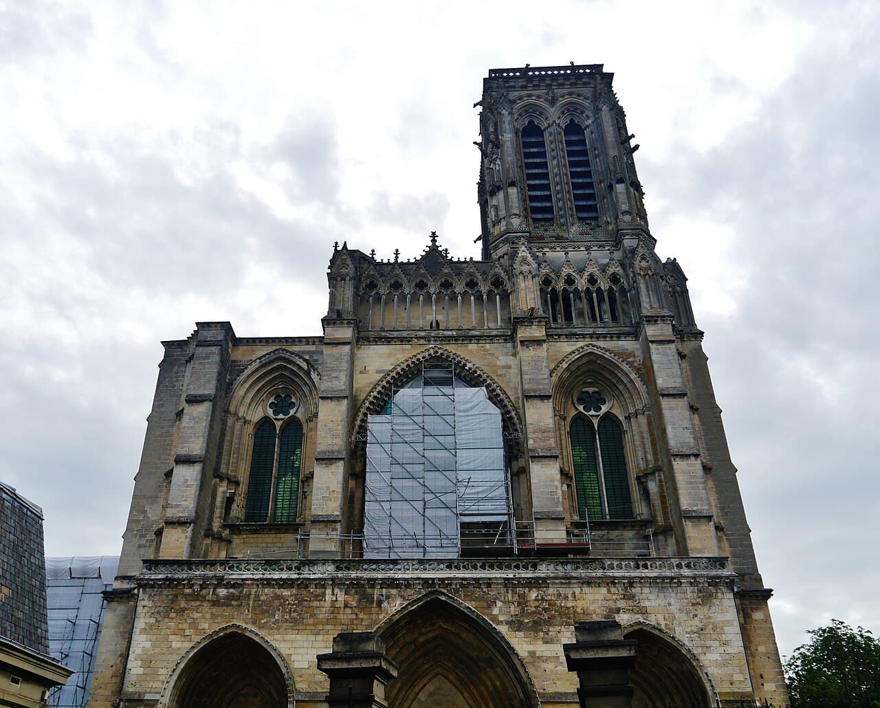 Fachada da catedral de São Gervásio e São Protásio em Soissons, onde Pepino o Breve foi sagrado rei em 751
