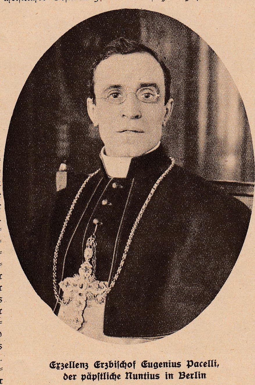 Eugenio Pacelli nonce apostolique, vers 1925, en habit de prélat