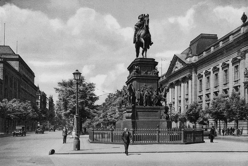 1930’larda Berlin’de Unter den Linden