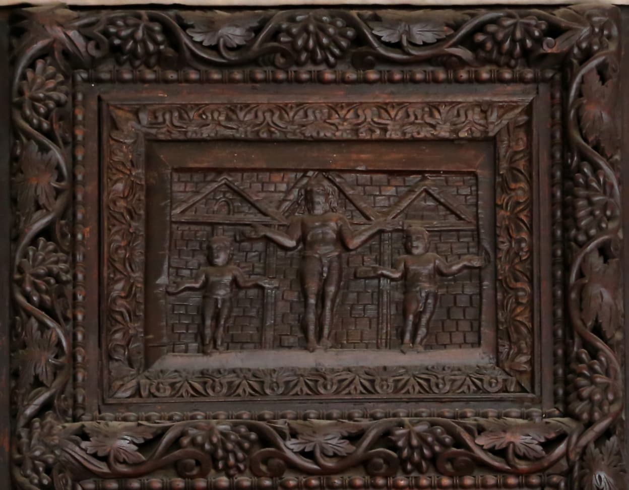 Pannello della porta di Santa Sabina a Roma che rappresenta la Crocifissione