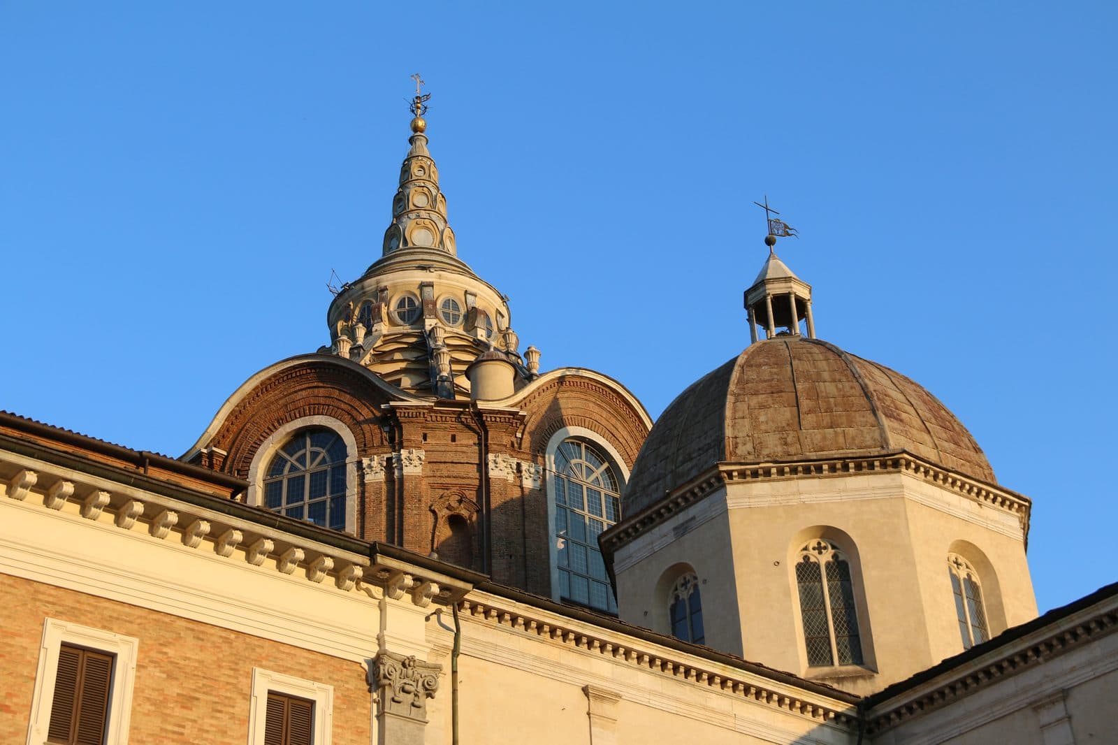 Esterno del duomo di Torino, sede della cappella della Sindone