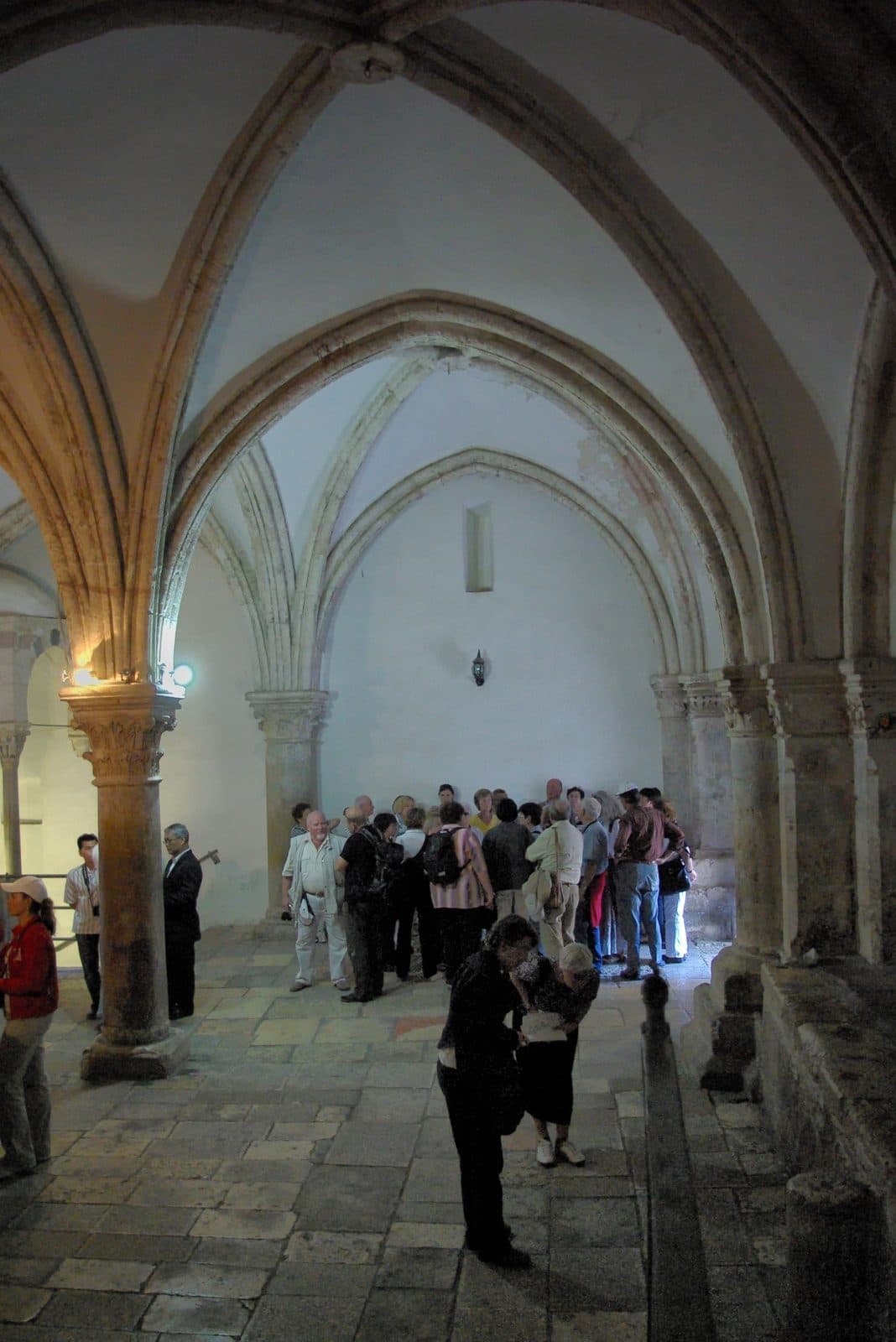 Interior do Cenáculo no monte Sião em Jerusalém, sala de abóbadas góticas
