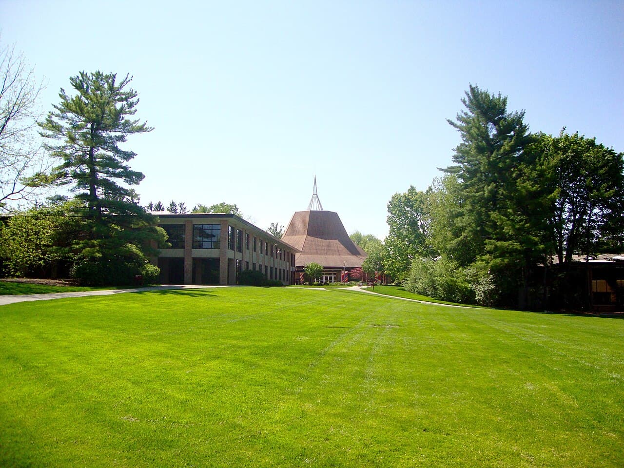 Campus del Calvin College a Grand Rapids (Hiemenga Hall e cappella, veduta attuale).