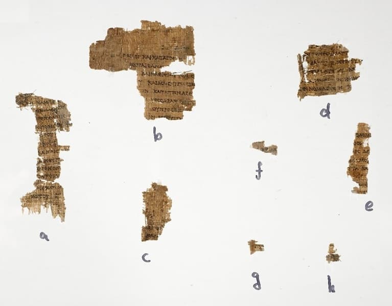 Fragmentos del Papiro Rylands 458 con texto griego del Deuteronomio de la Septuaginta