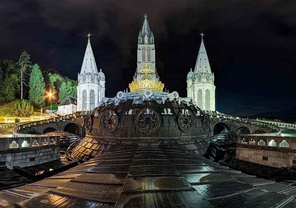 Basílica de Nossa Senhora do Rosário em Lourdes