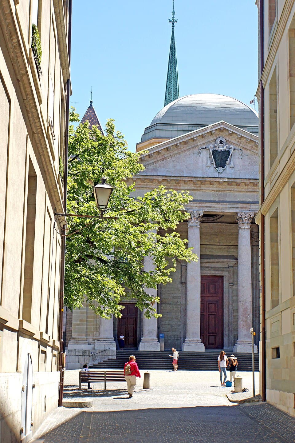 Katedrála sv. Petra v Ženevě, kde Kalvín kázal
