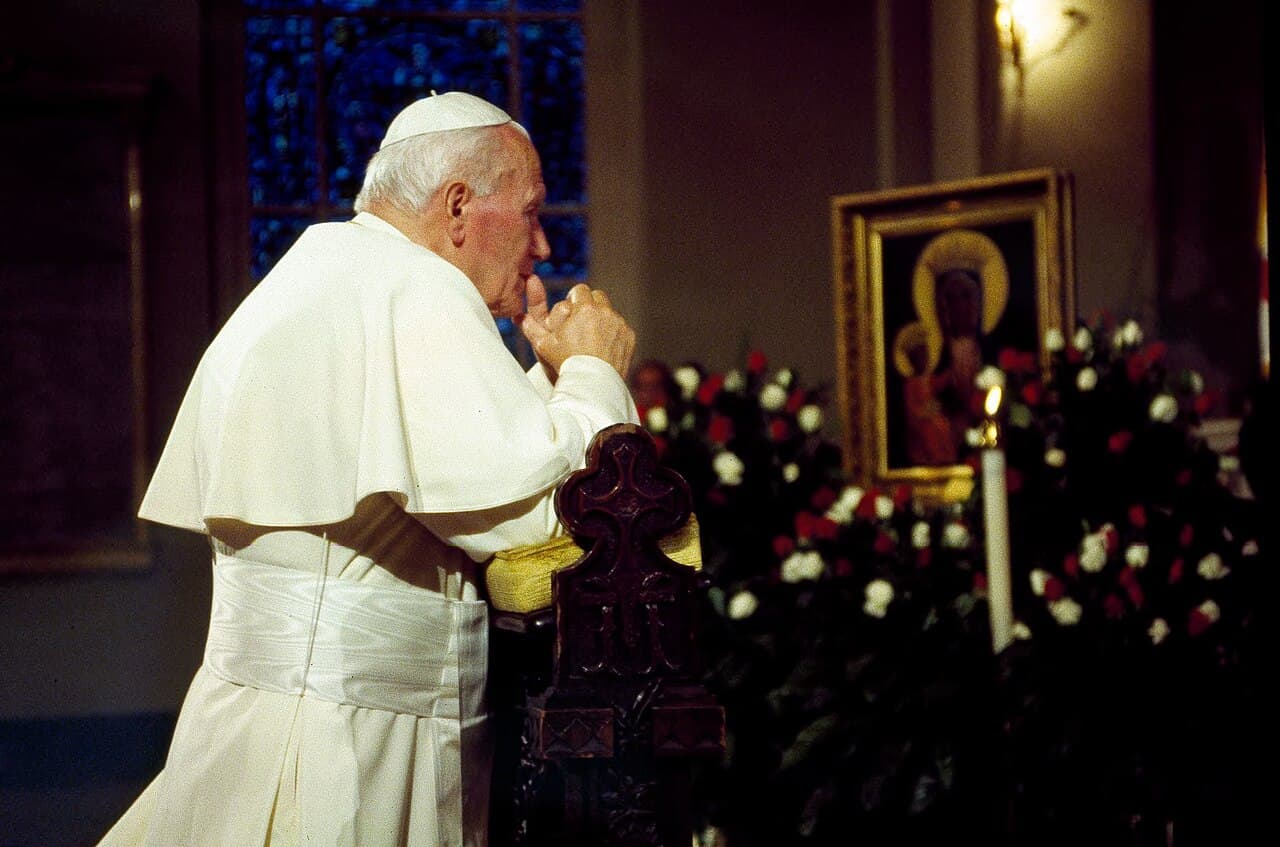 San Giovanni Paolo II durante una visita alla basilica di Baltimora nel 1995