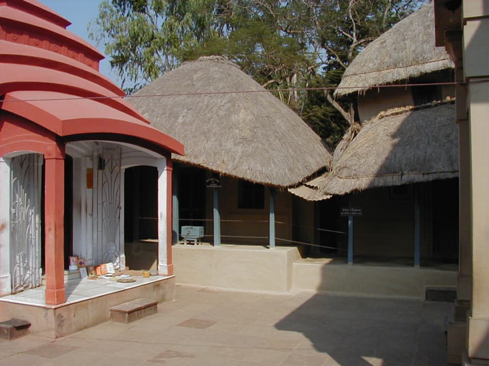 La casa di Ramakrishna a Kamarpukur, fotografata nel 2002