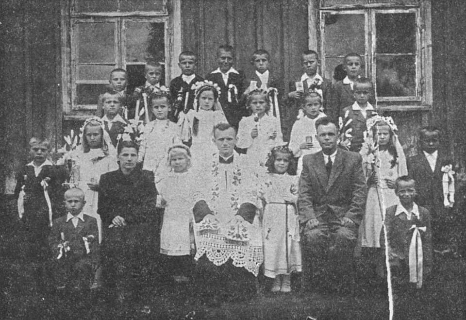 Karol Wojtyła jeune prêtre, peu après sa thèse romaine et son retour en paroisse en Pologne, en 1948