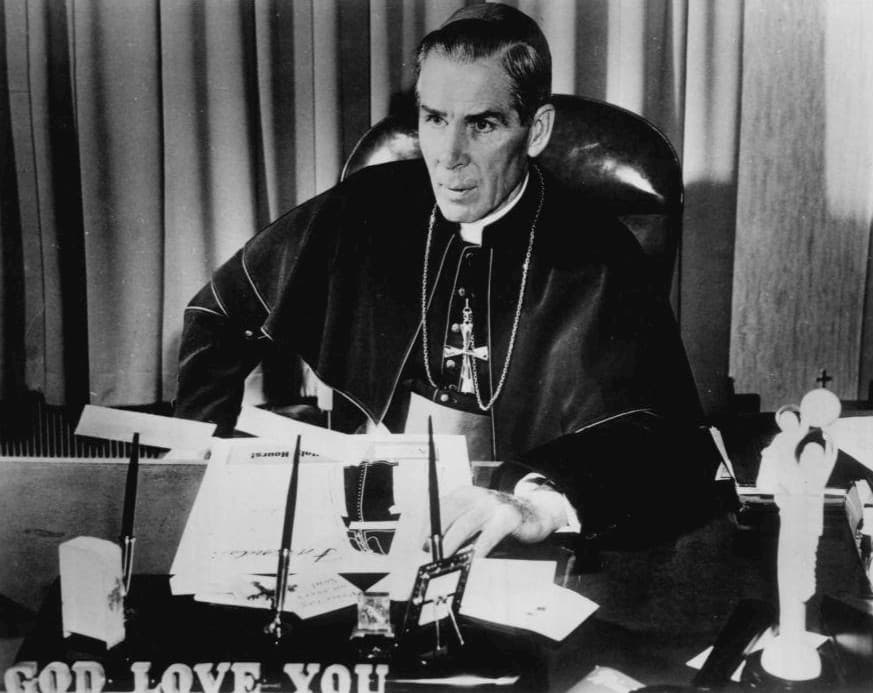 Il vescovo Fulton Sheen nel 1956