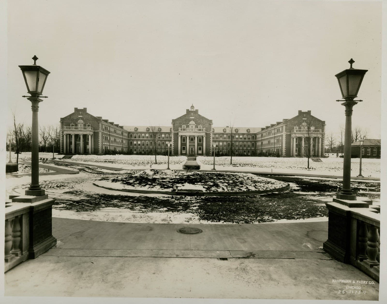 Il seminario di Mundelein sotto la neve, fotografia d'epoca