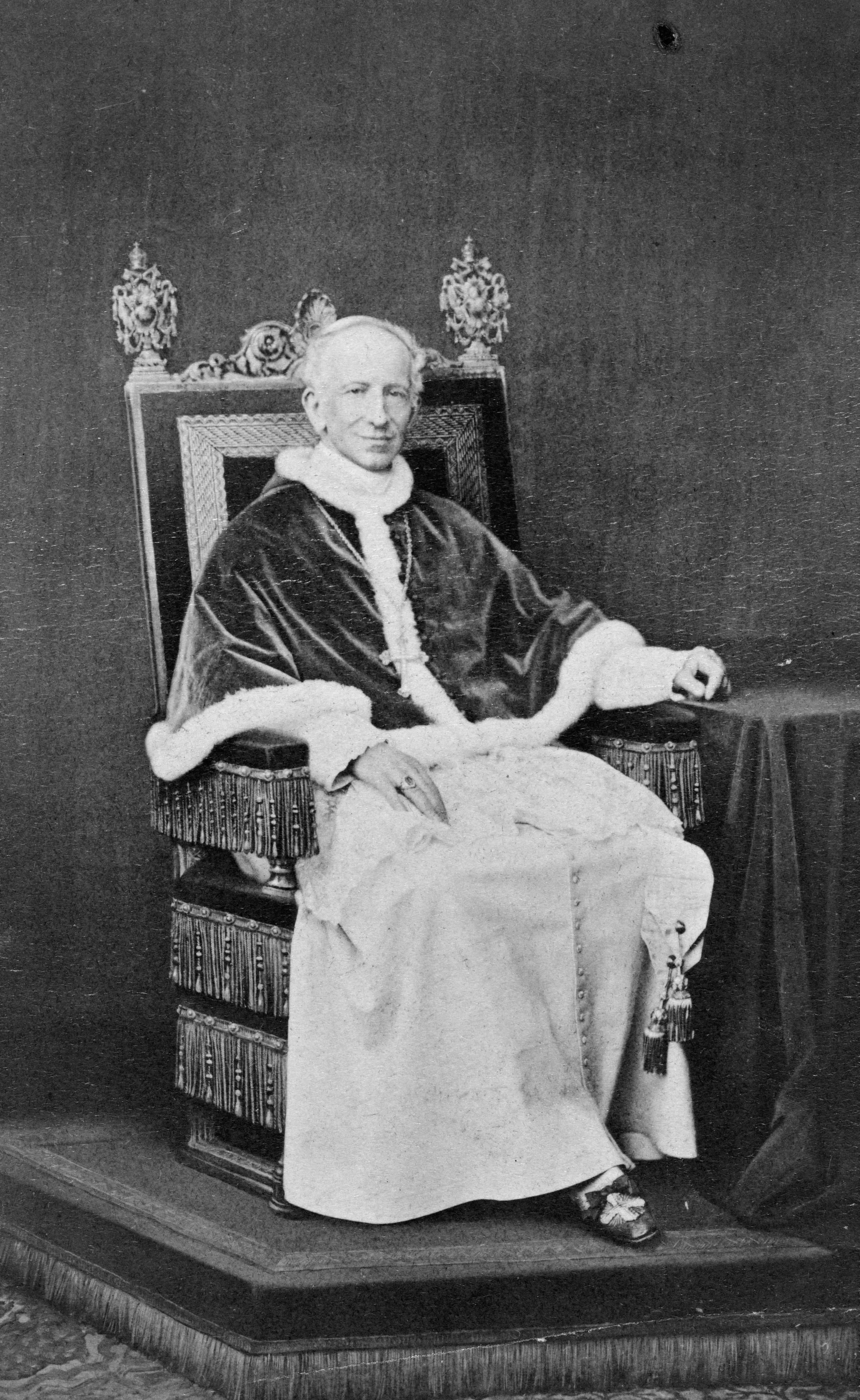 Fotografisches Porträt des sitzenden Leo XIII. von Ernest Charles Appert