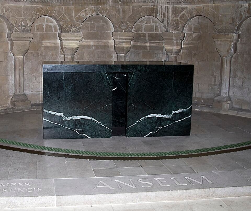 Sepulcro tradicional de san Anselmo en la catedral de Canterbury