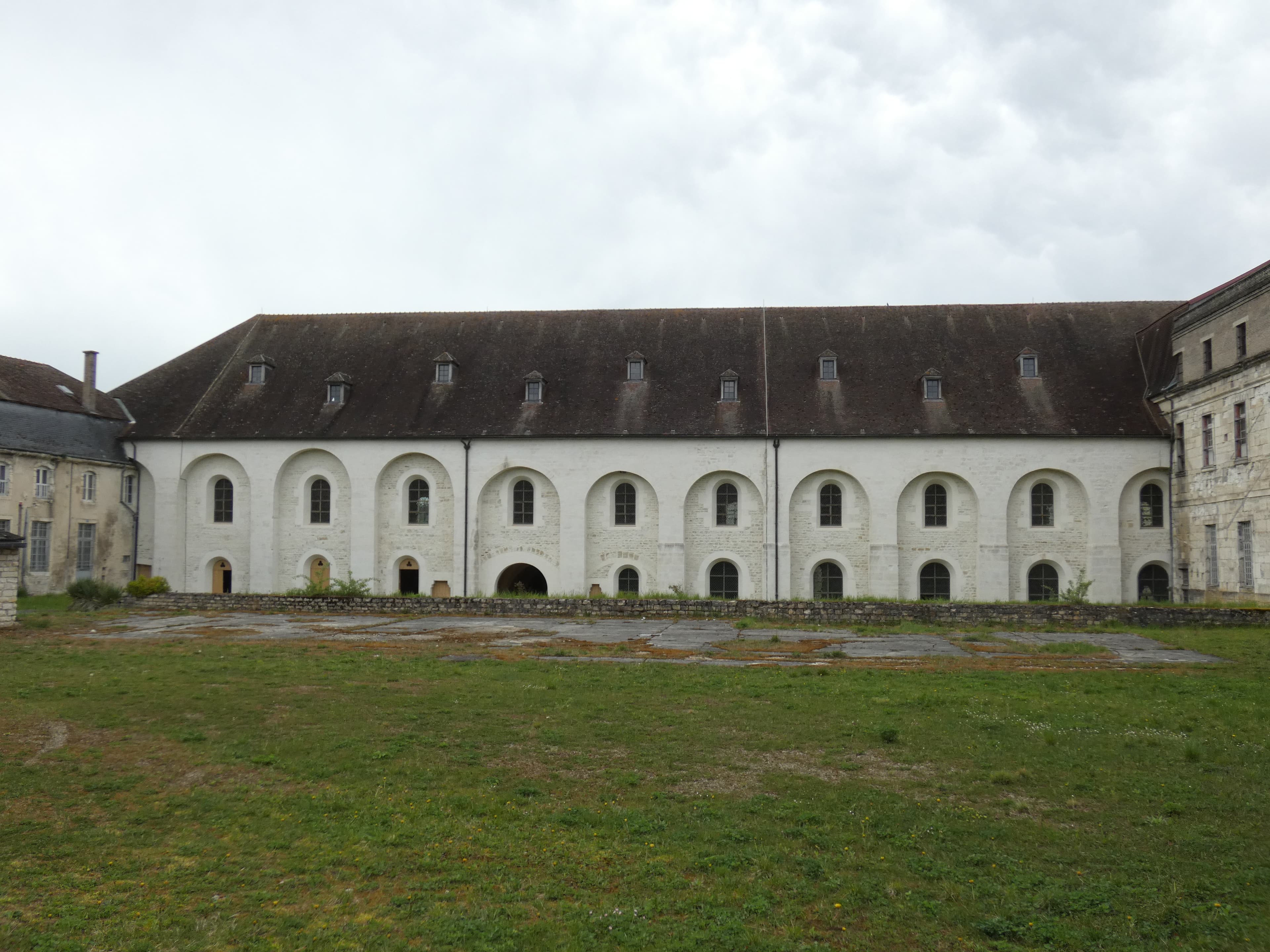 Außenansicht des Konversenbaus der Abtei Clairvaux