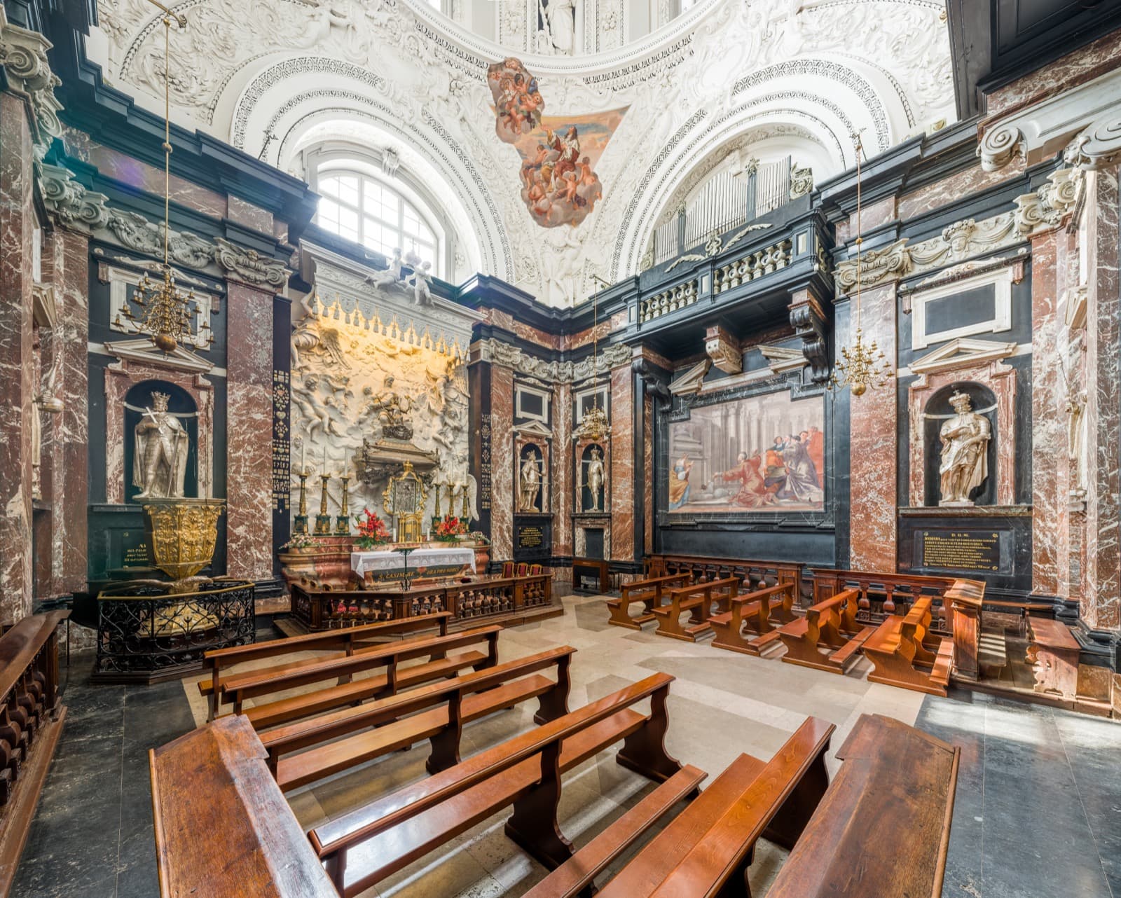 Chapelle Saint-Casimir dans la cathédrale de Vilnius