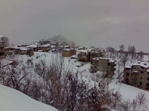 Il villaggio di Bekaa Kafra sotto la neve, fotografato nel febbraio 2012