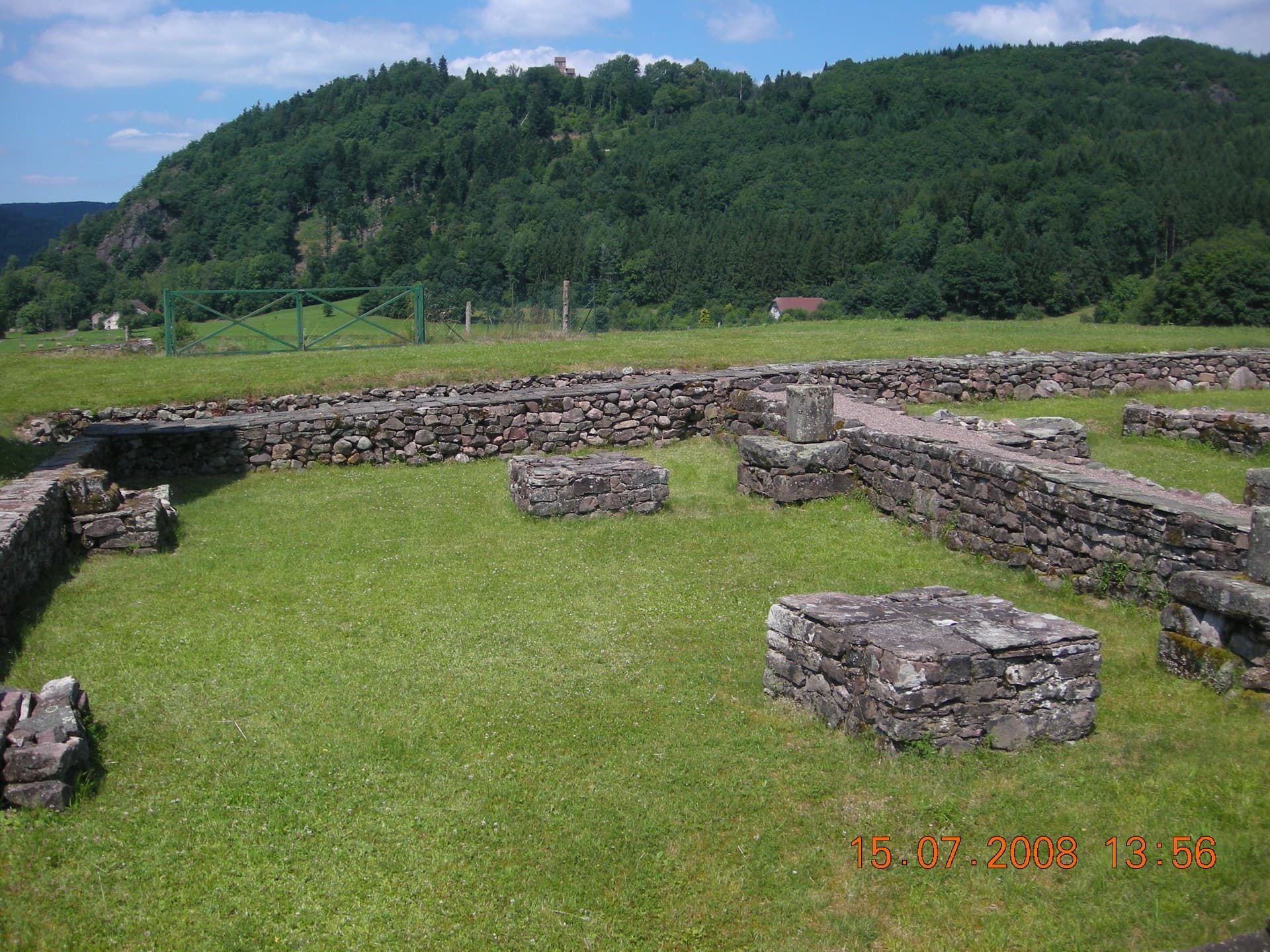 Rovine delle chiese di Annegray, sul luogo del primo monastero di Colombano nei Vosgi