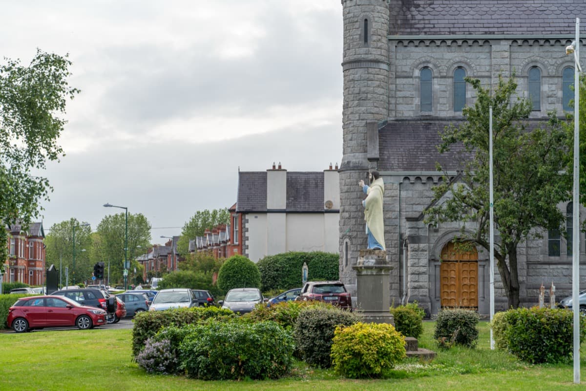 Statue de saint Columba à l'église Saint Columba d'Iona Road à Dublin