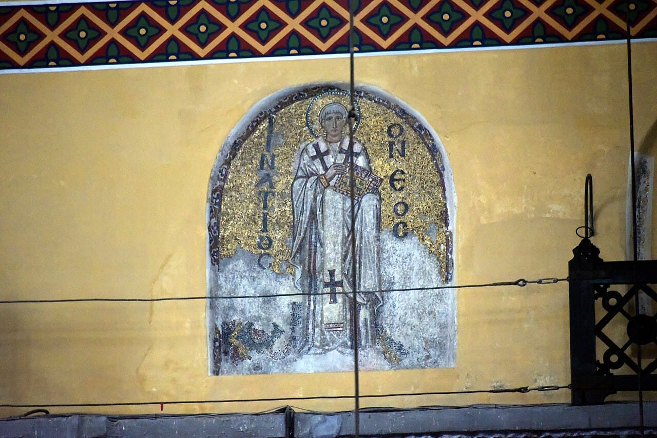 Interior de Santa Sofía en Constantinopla con mosaicos murales
