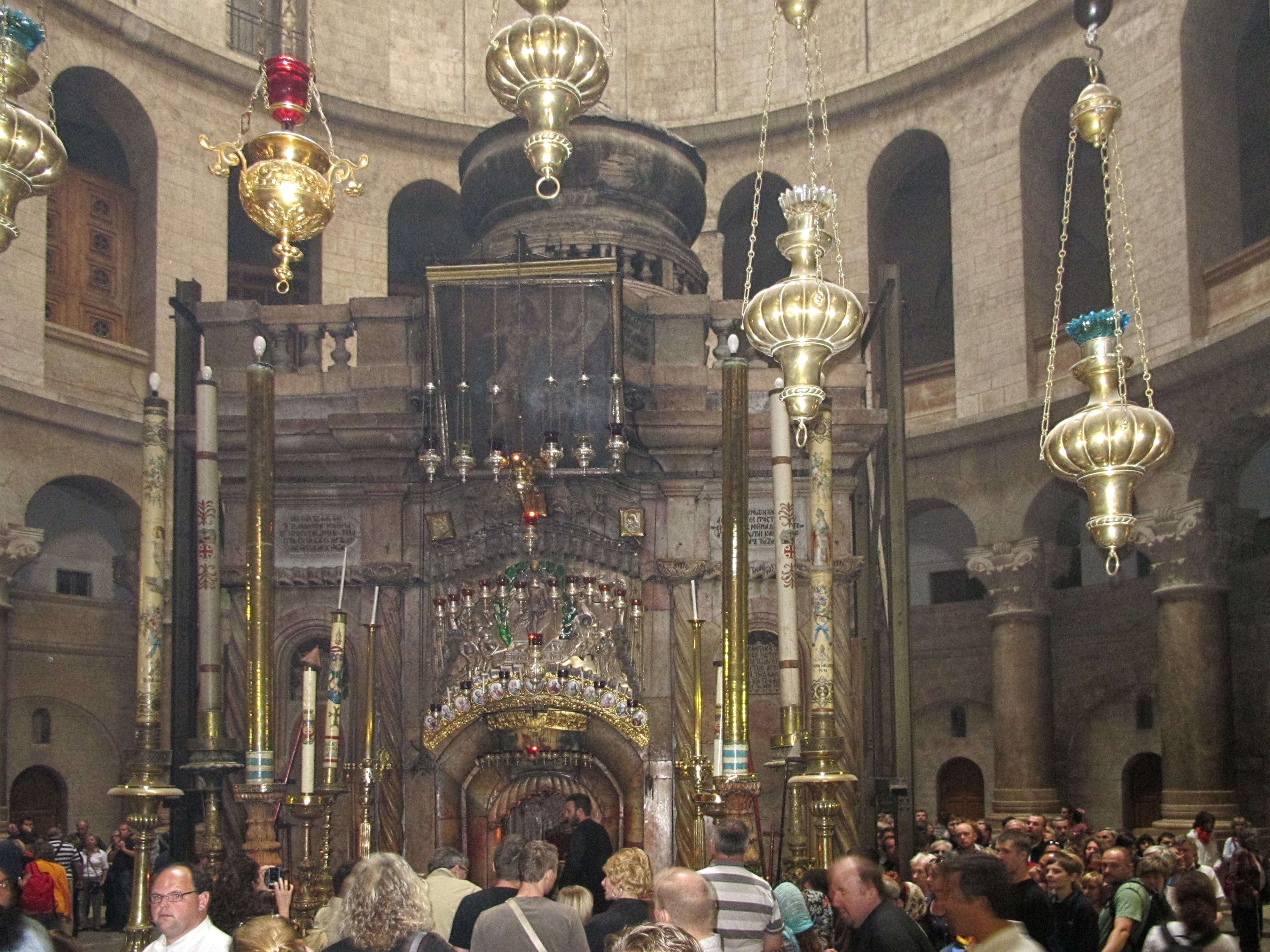 El edículo del Santo Sepulcro en la rotonda de la Anástasis, en Jerusalén