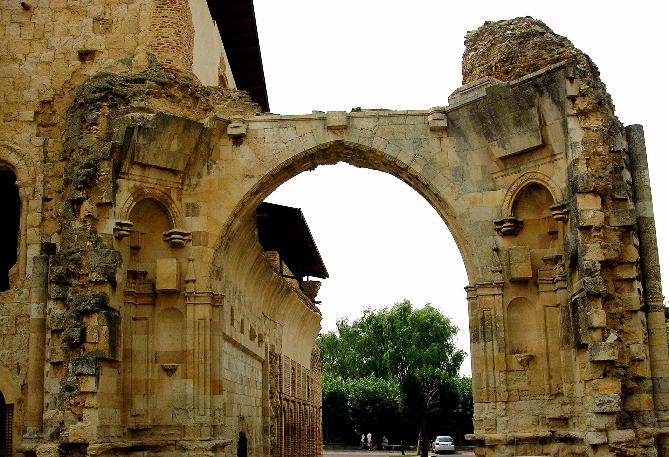 Vestiges en pierre de l'ancien monastère bénédictin de San Benito à Sahagún.