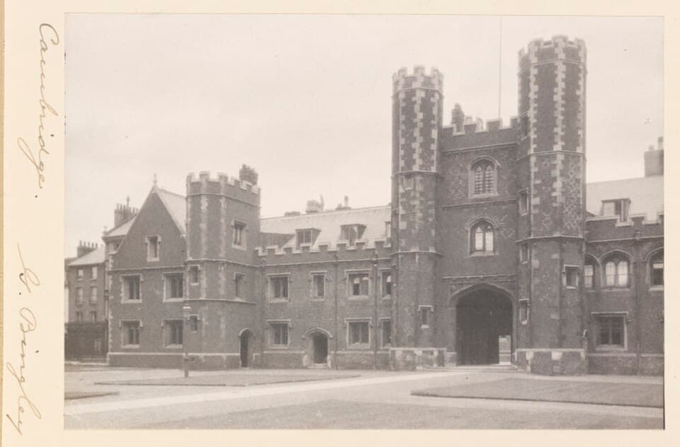 Wejście do St John’s College sfotografowane w 1902 roku
