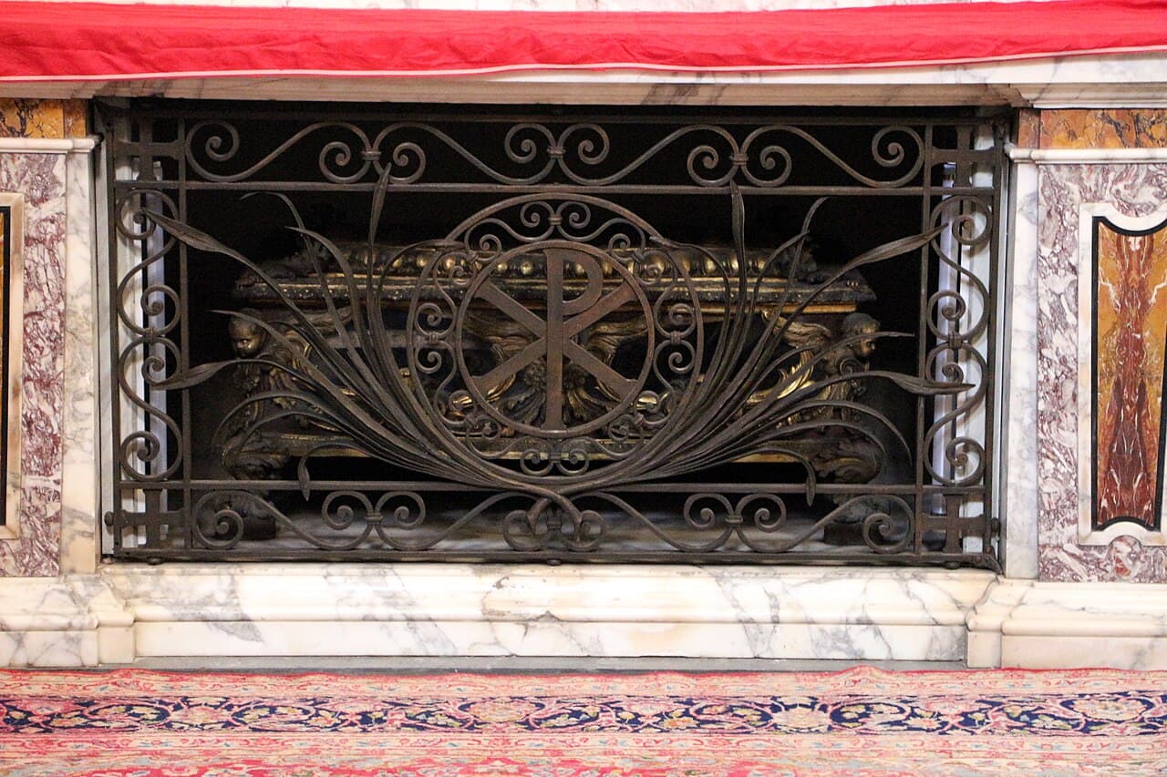 Urna con la reliquia della graticola di san Lorenzo, San Lorenzo in Lucina, Roma