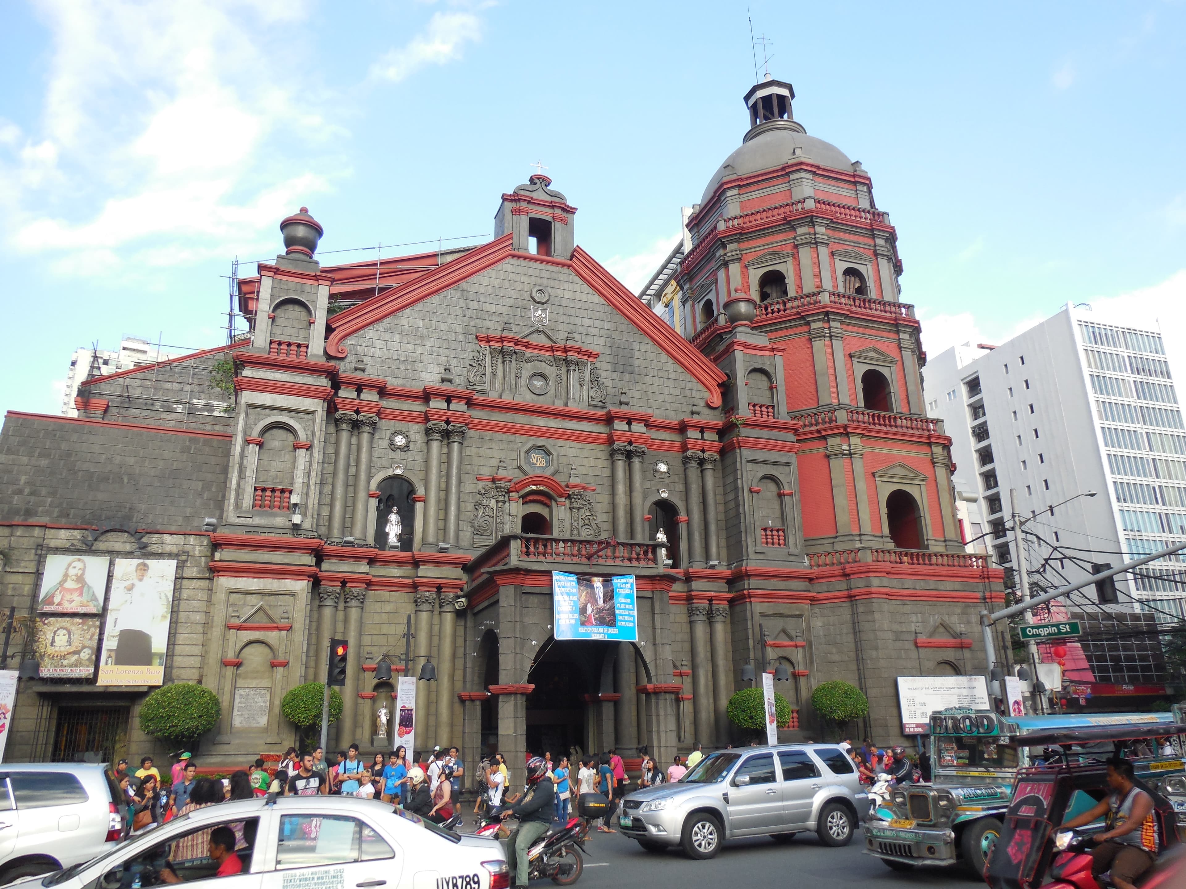 Façade et clocher de la basilique de Binondo à Manille, photographiés en 2016