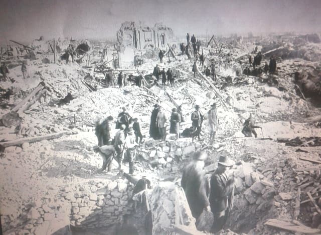 Avezzano nach dem Marsica-Erdbeben vom 13. Januar 1915.