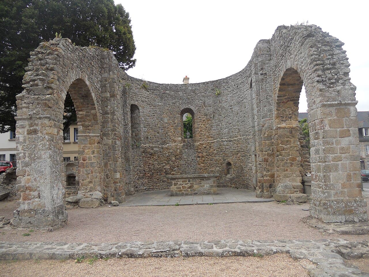 Ruinas del coro de la catedral de Saint-Pierre de Aleth en Saint-Servan