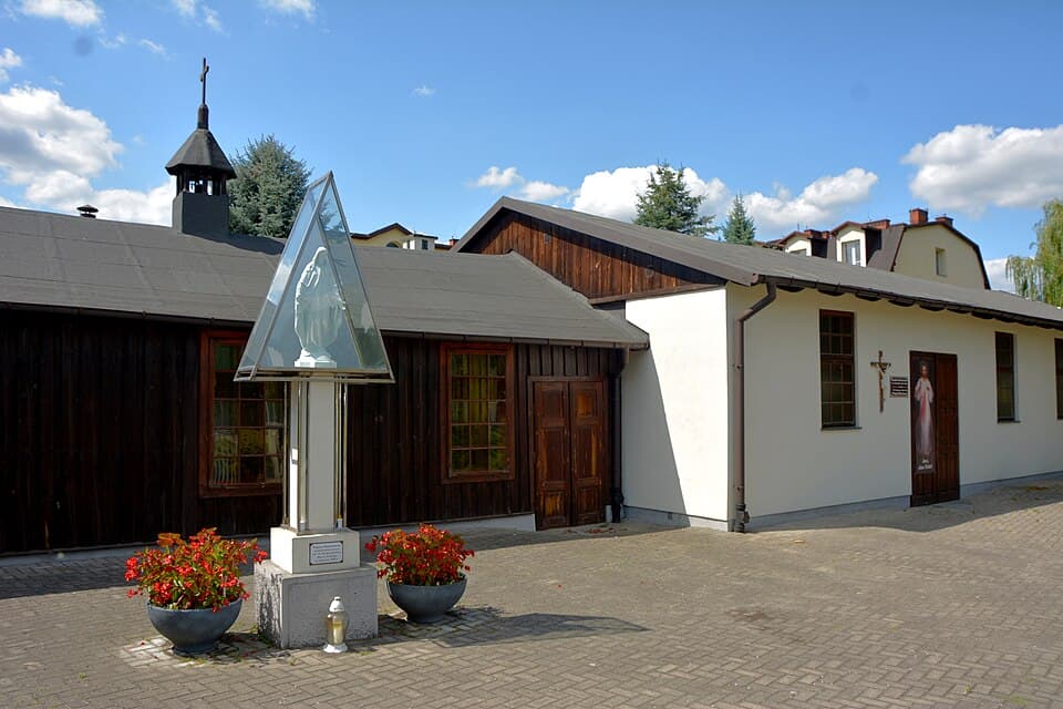 Alte Holzkapelle von Niepokalanów