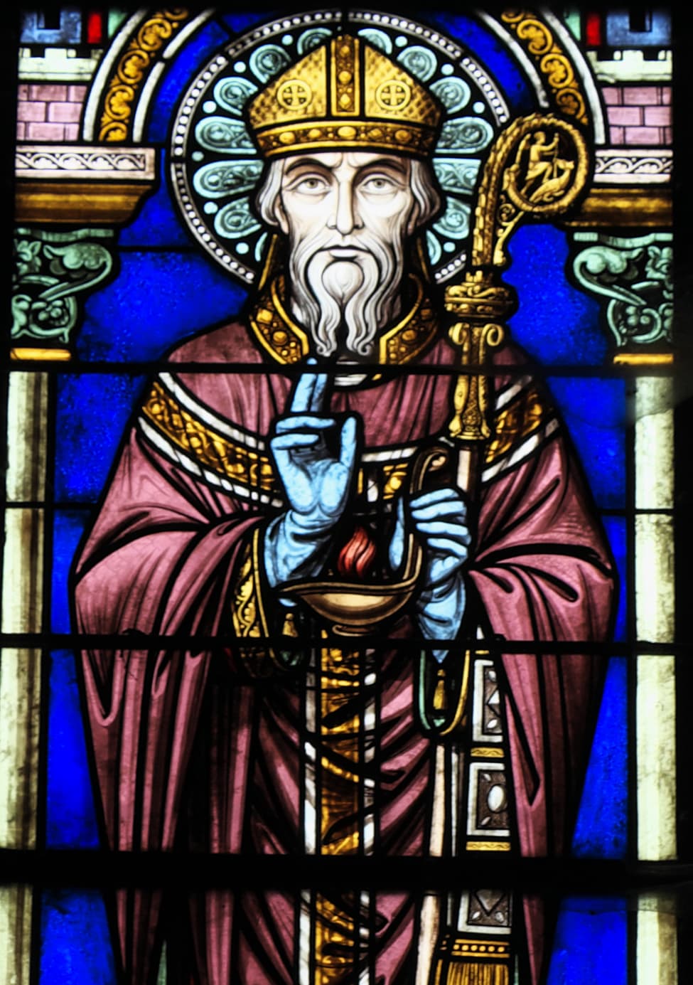 Witraż kościoła Saint-Barthélémy w Bénévent-l'Abbaye przedstawiający świętego Narcyza Jerozolimskiego jako biskupa
