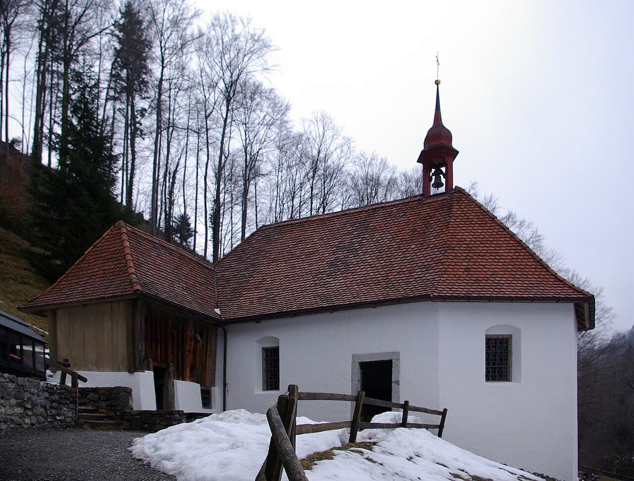 Capilla y eremitorio del Ranft vinculados a san Nicolás de Flüe en Flüeli-Ranft