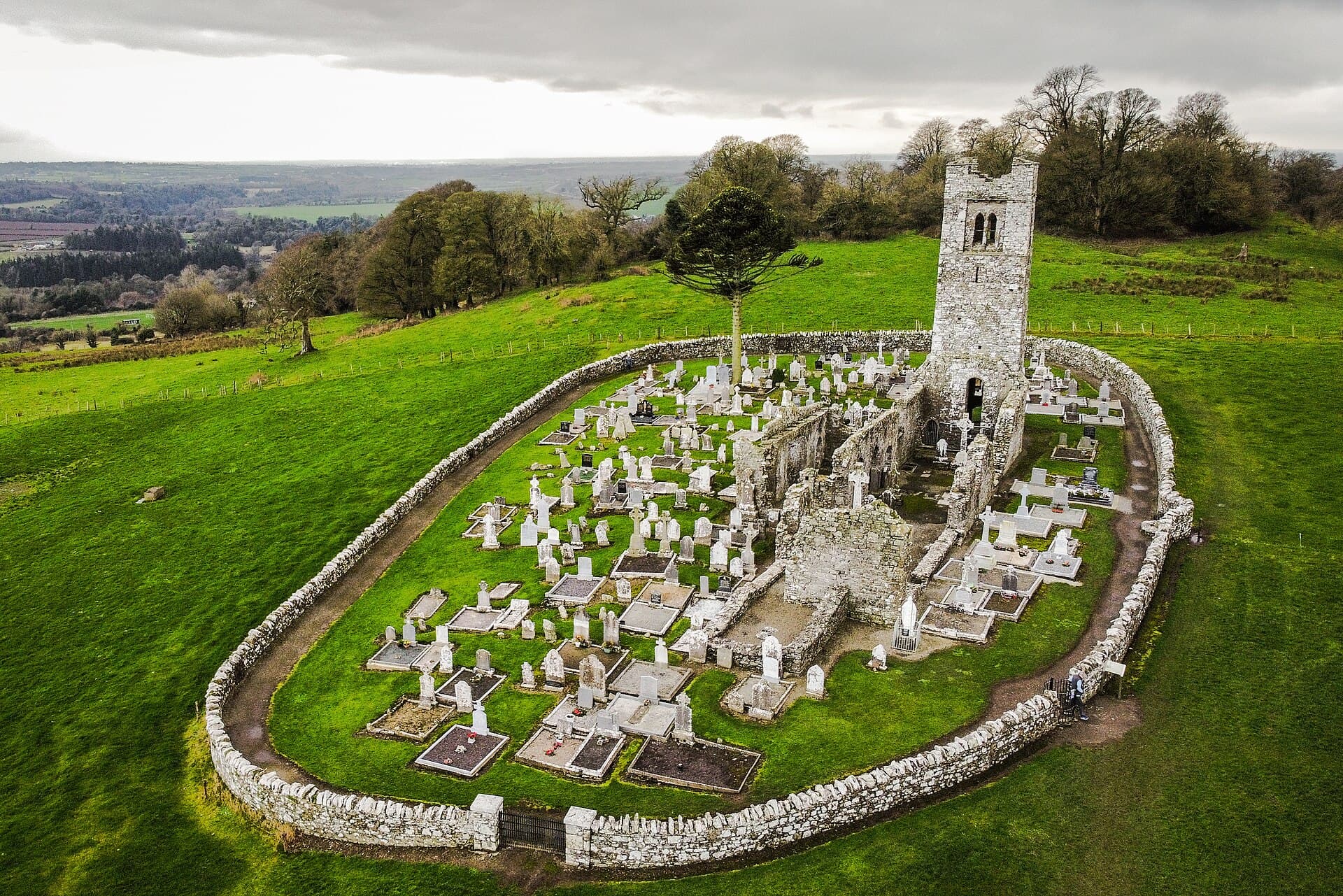 La colina de Slane en el condado de Meath, Irlanda