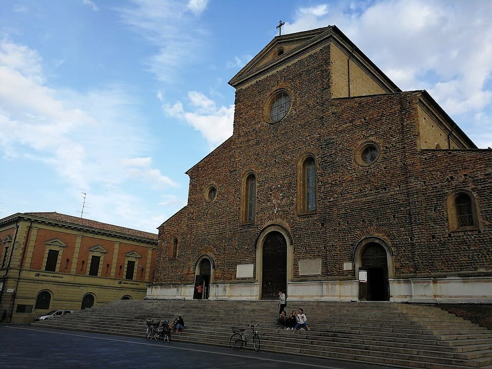 Fassade der Kathedrale von Faenza