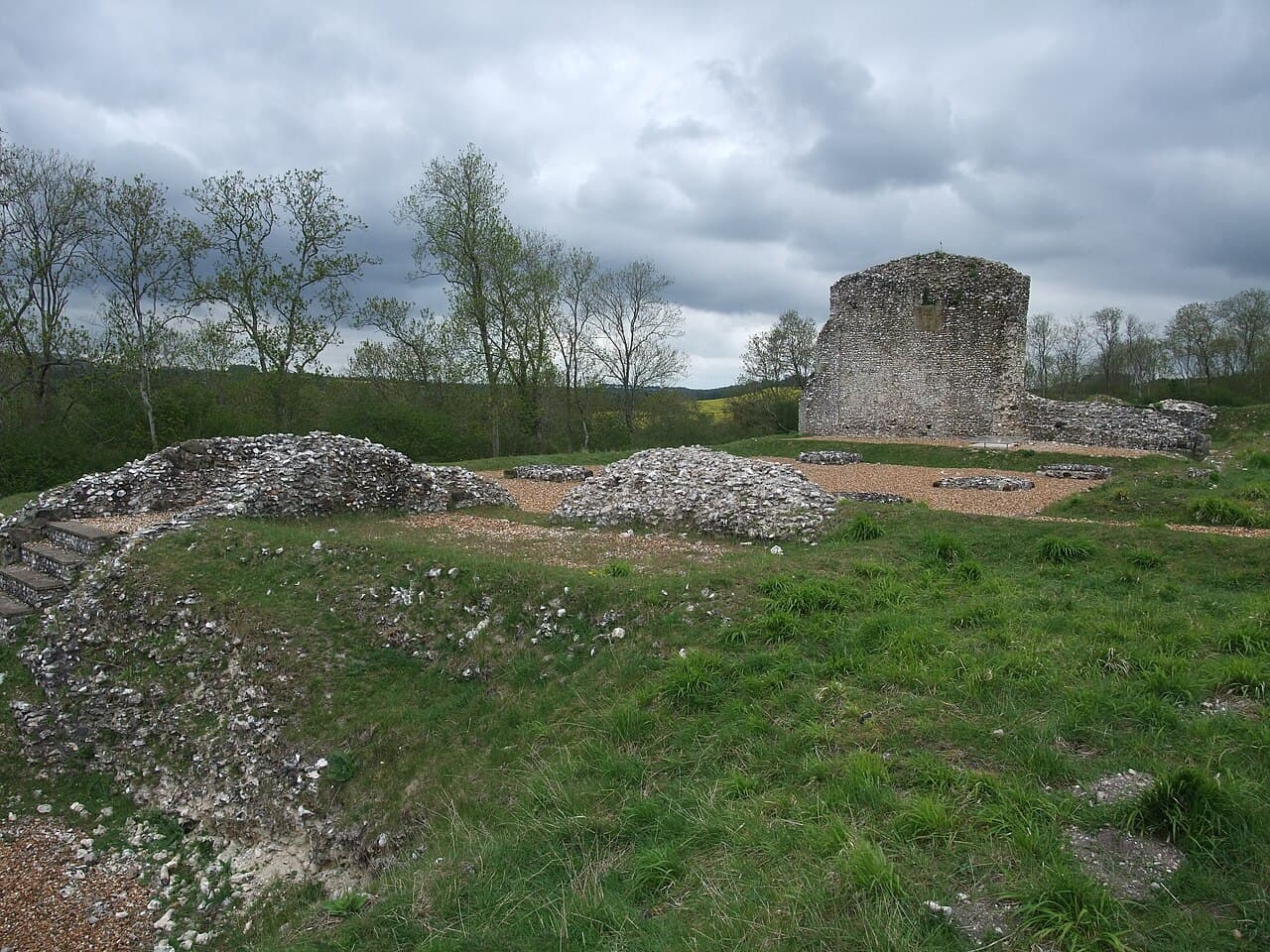 Ruins of Clarendon Palace, where Henry II proclaimed the Constitutions in 1164