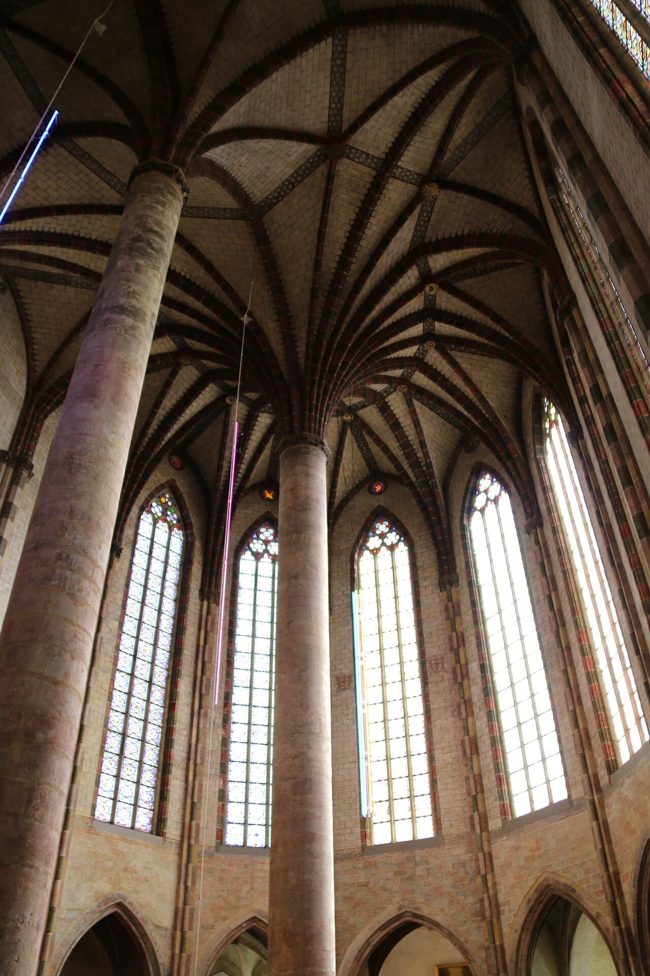 Interior de la iglesia del convento de los Jacobinos de Toulouse