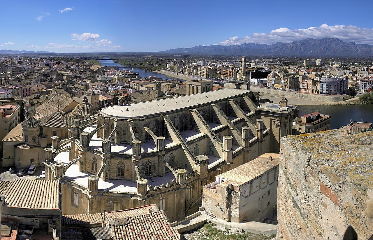 Tortosa con la catedral de Santa María