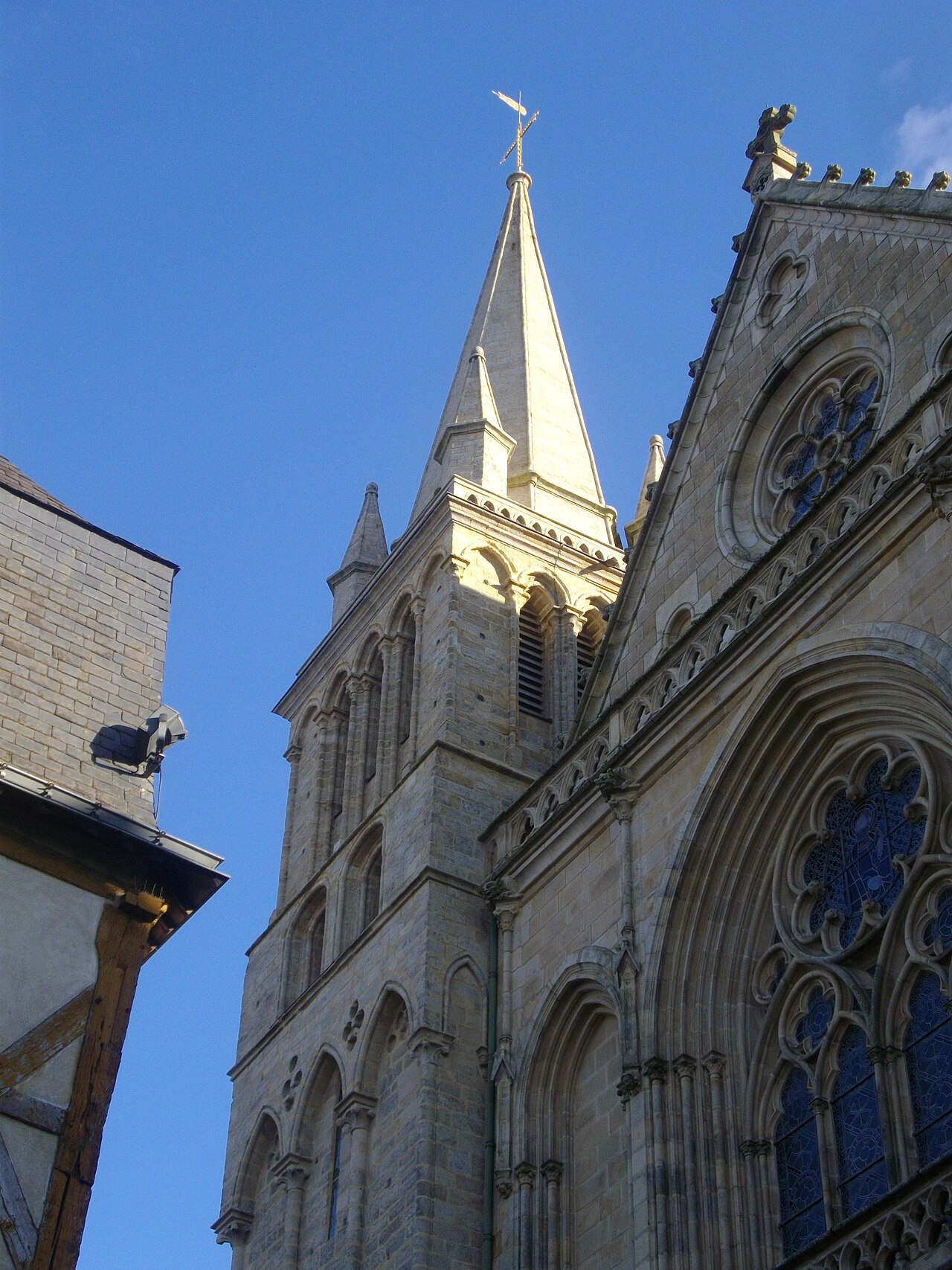 Torre noroeste de la catedral Saint-Pierre de Vannes
