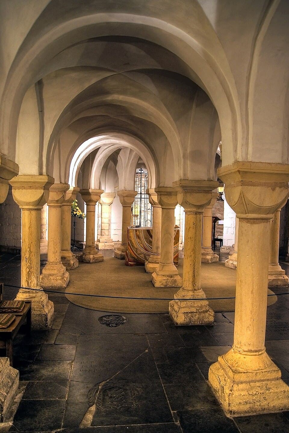 Crypte romane de la cathédrale de Worcester liée à saint Wulfstan