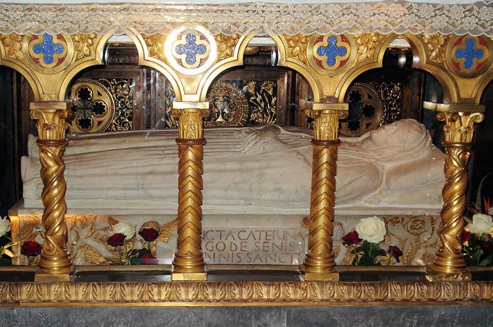 Giaciglio di Caterina da Siena sotto l'altare maggiore di Santa Maria sopra Minerva a Roma