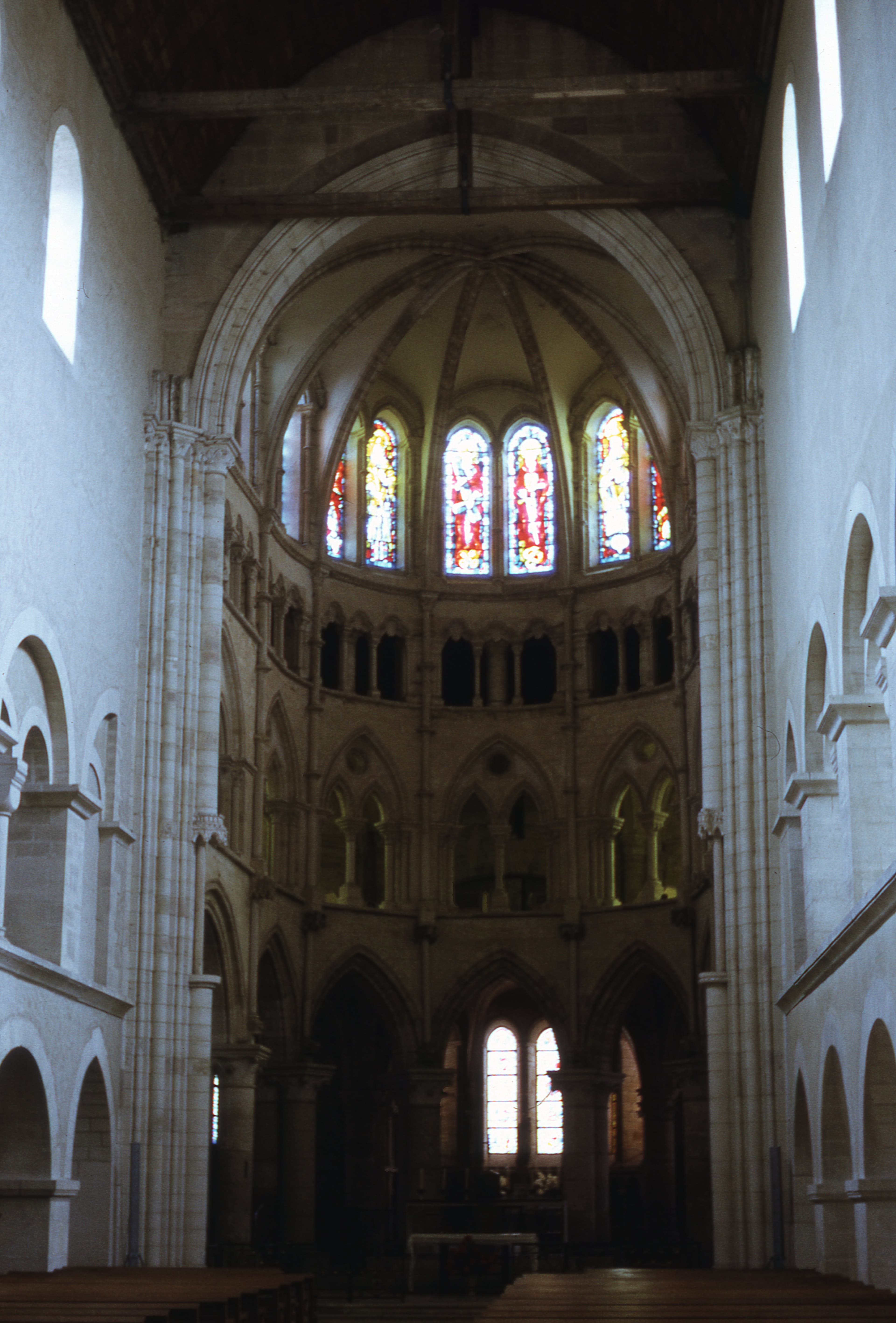 Interno dell'antica abbazia di Montier-en-Der, verso l'abside