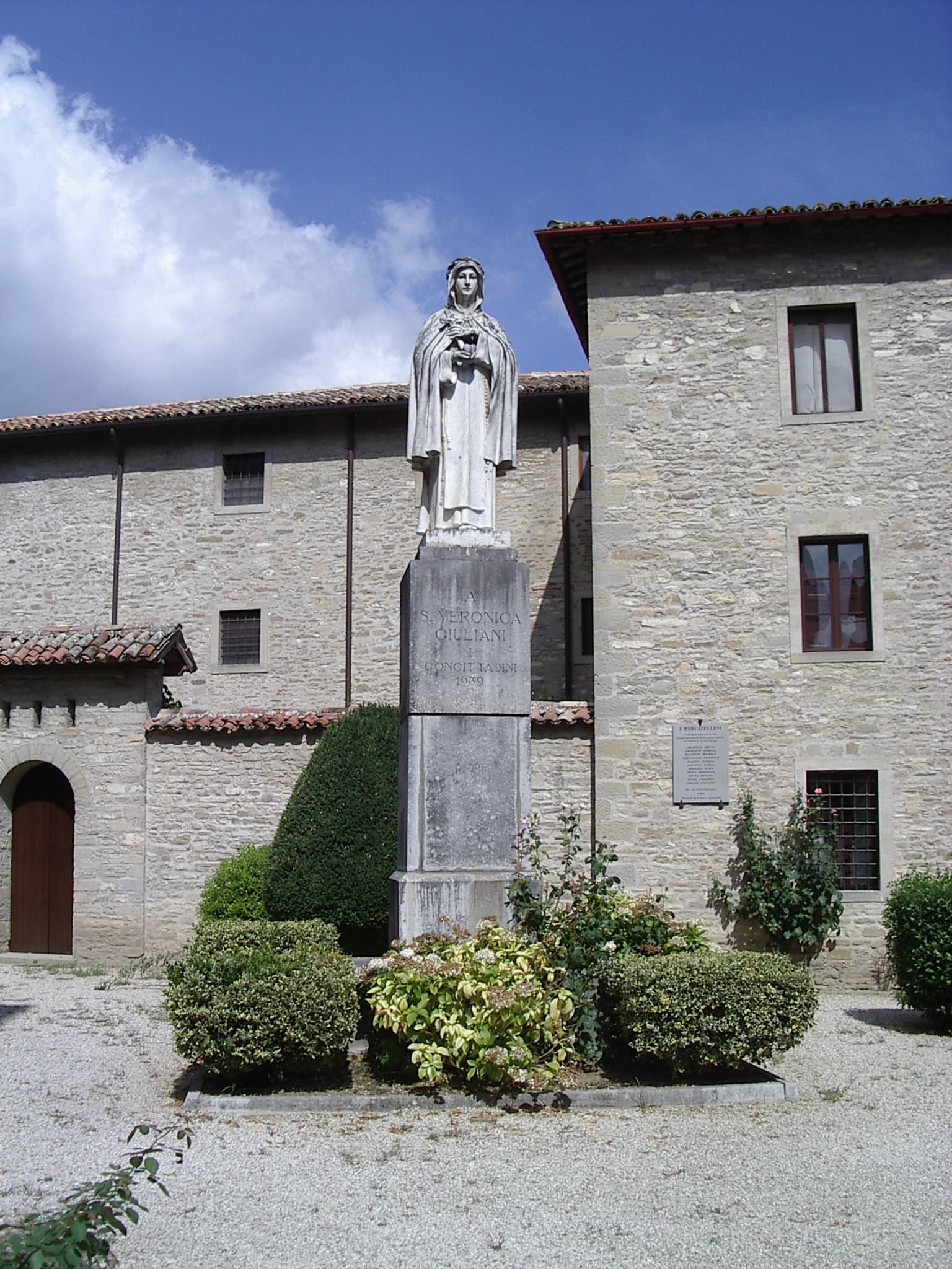 Statua di santa Veronica Giuliani a Mercatello sul Metauro