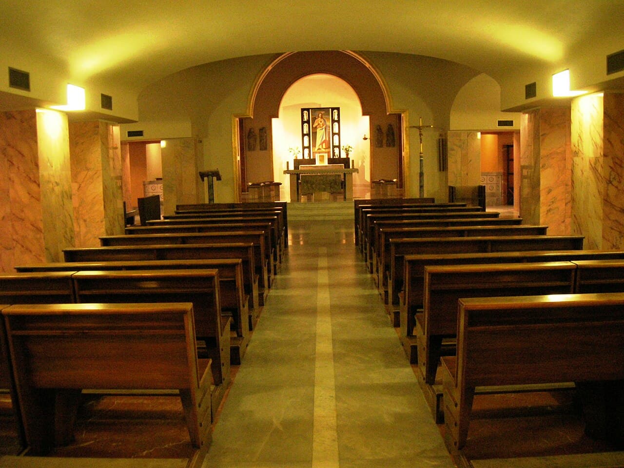 La basílica inferior de Santa Rita en Cascia, abierta en 1988