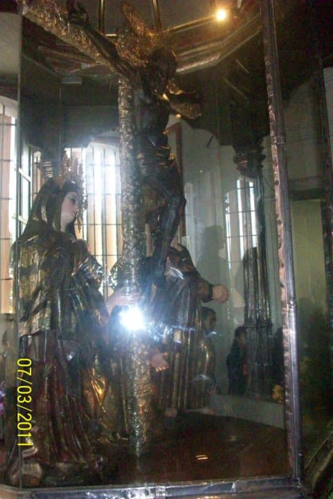 El Cristo Negro de Esquipulas, esculpido en 1594 por Quirio Cataño, en su capilla de la basílica de Esquipulas, Guatemala.