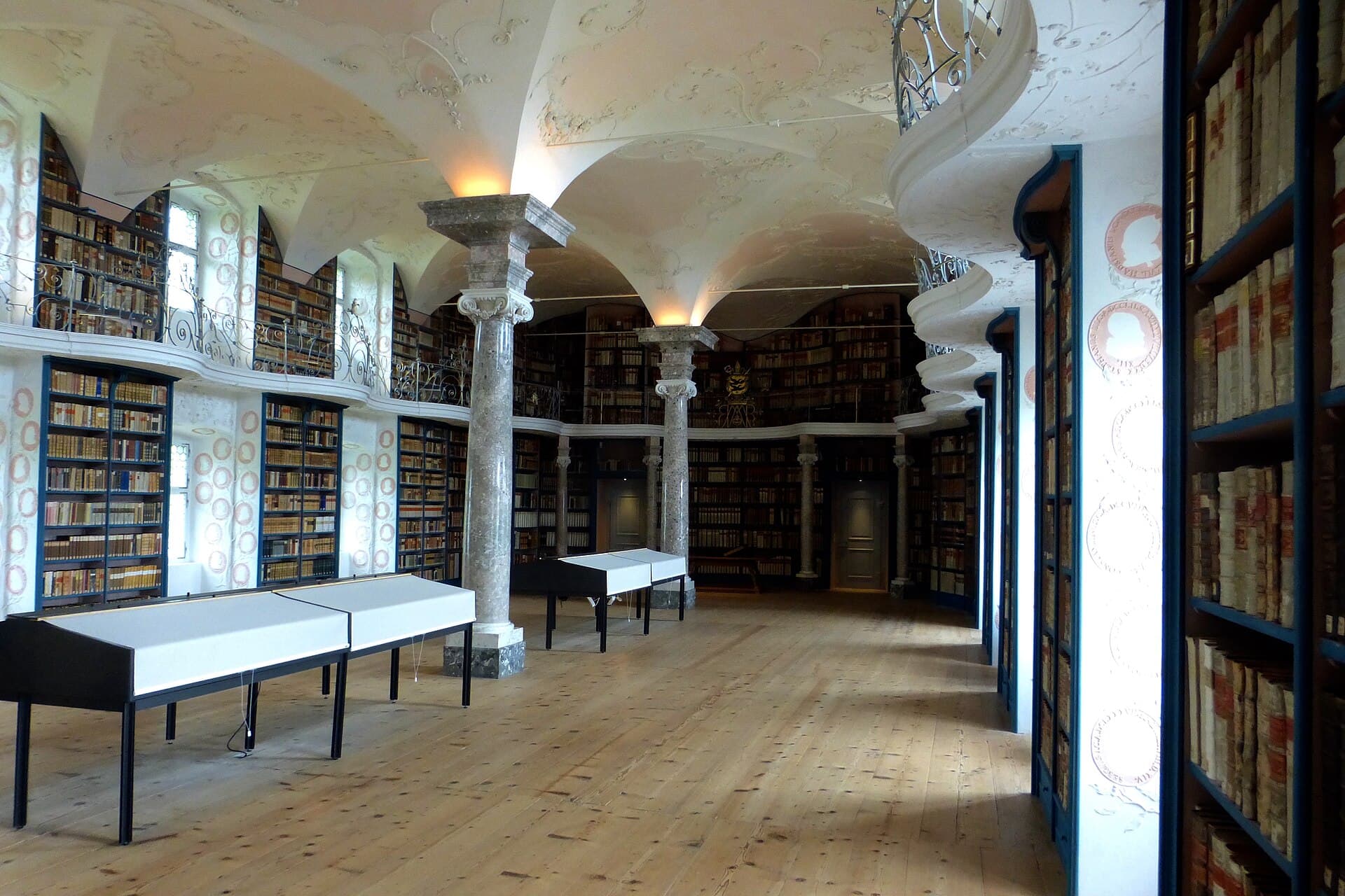 La sala barocca della biblioteca dell’abbazia di Einsiedeln